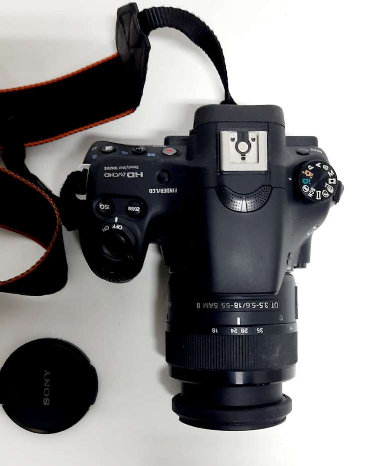 Фотоаппарат цифровой Sony SLT-A58 Объектив DT 18–55 мм F3.5–5.6 SAM II Таиланд  сост. отл.